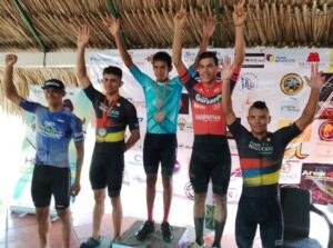 Podio Elite Travesía Makanaky 2024.