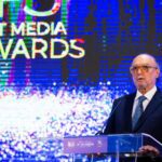 El presidente de la AIPS, Gianni Merlo, hablando durante la ceremonia de los premios AIPS Sport Media Awards en Rabat, Marruecos (Foto de Carlo PozzoniAIPS Media)