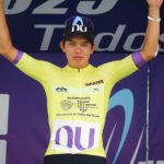 Javier Jamaica celebra en Cali tras asegurar el título de la Vuelta al Valle 2025 con el Nu Colombia A.