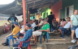 Comunidad disfrutando de los encuentros futboleros.