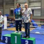César Cárdenas recibe medalla de plata de Sharith Arrieta