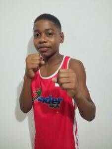 Andrés Alcázar, boxeador de Sucre.