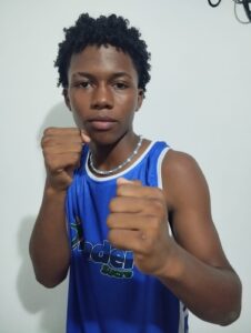 Justin Dura, boxeador de Sucre en los 51 kilogramos.