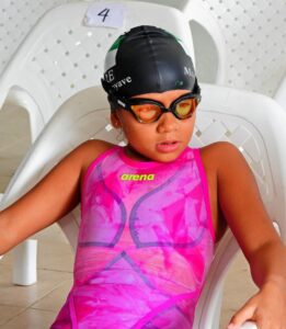 Mariana Arroyave brilla en la Copa Navideña de Natación 2025