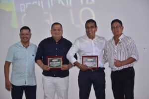 Adrian Cardenas y José Mangones, premiados como los mejores dirigentes deportivos del 2025.