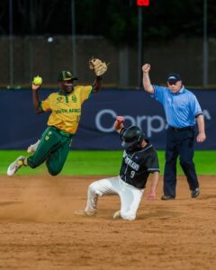 Nueva Zelanda sigue imbatida tras vencer 9-2 a Sudáfrica.