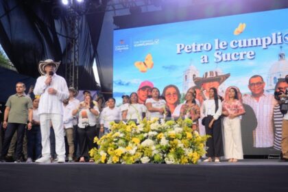 Petro le cumplió a Sucre