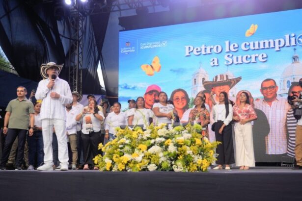 Petro le cumplió a Sucre