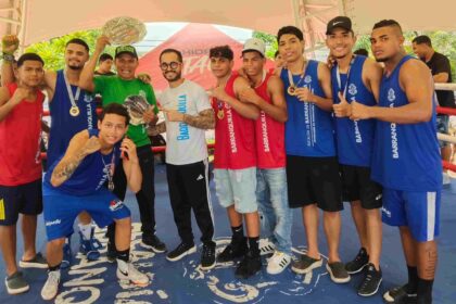 Boxeadores celebrando el título de la Copa Talento Barranquilla de boxeo olímpico.