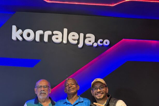 Ricardo El Pichinga con los periodistas Julio Carvajal Pérez y Julio Carvajal Almanza.